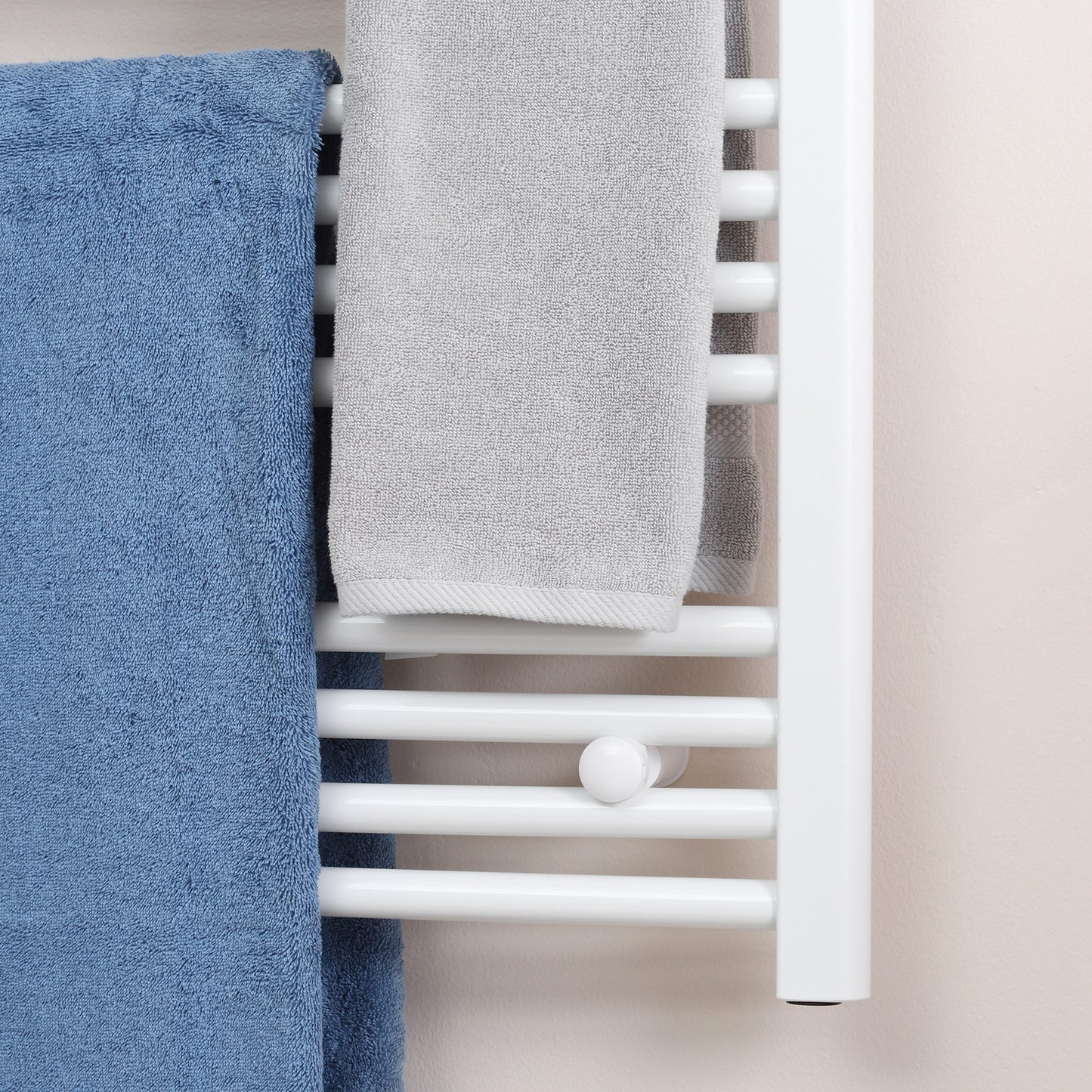 HOMCOM Curved Heated Towel Rail, Hydronic Bathroom Ladder Radiator Towel Warmer For Central Heating 600mm x 700mm, White